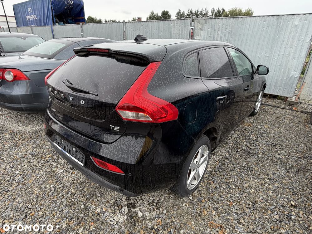 Volvo V40 T2 Momentum - 23