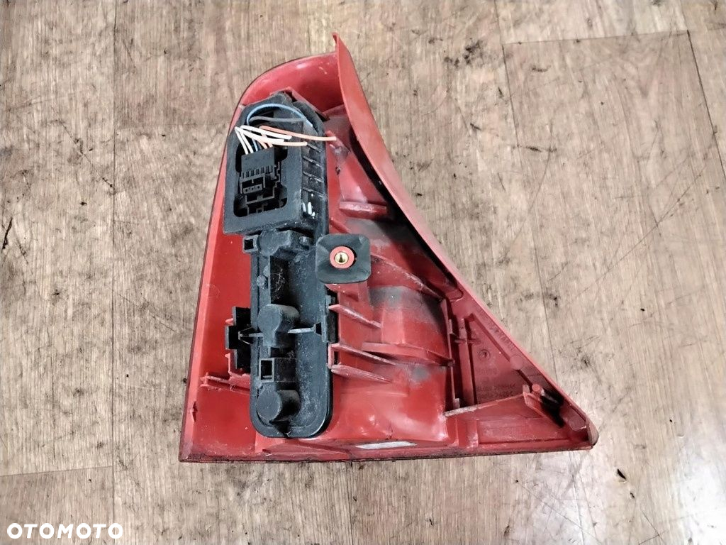 RENAULT CLIO II LAMPA TYŁ PRAWA - 2