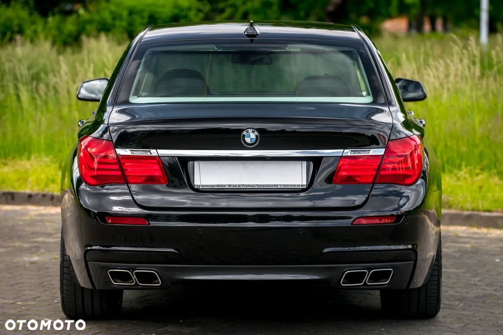BMW Seria 7 760i - 8