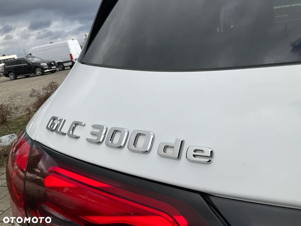 Mercedes-Benz GLC ver-300-de-4matic-9g--tronic-amg-line - 25