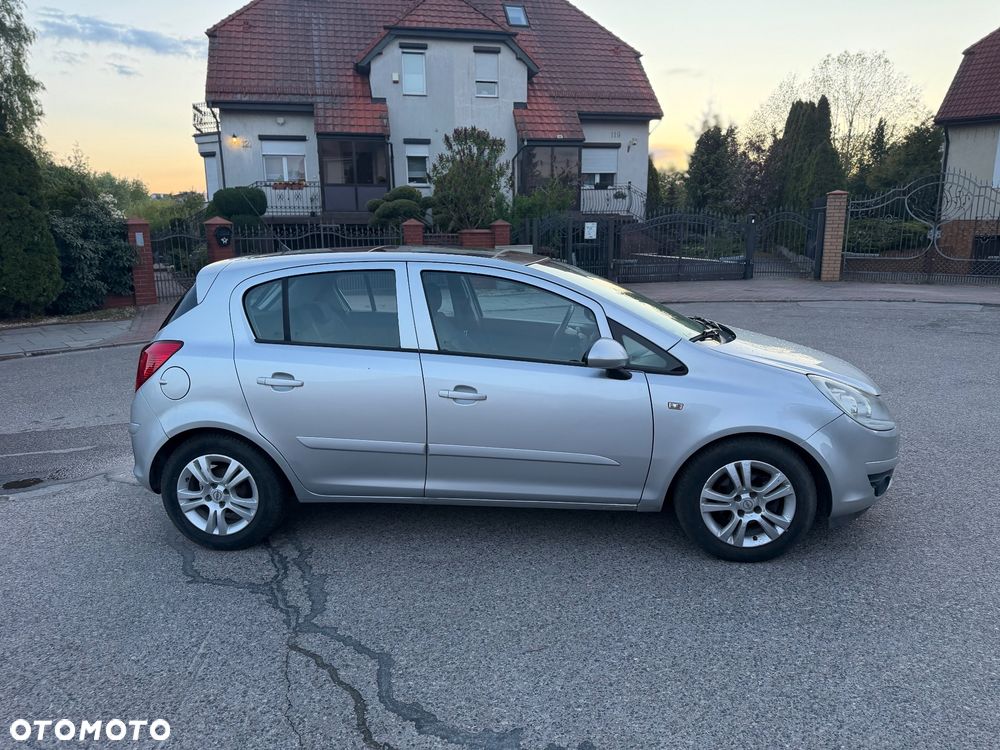 Opel Corsa 1.2 16V Cosmo - 5