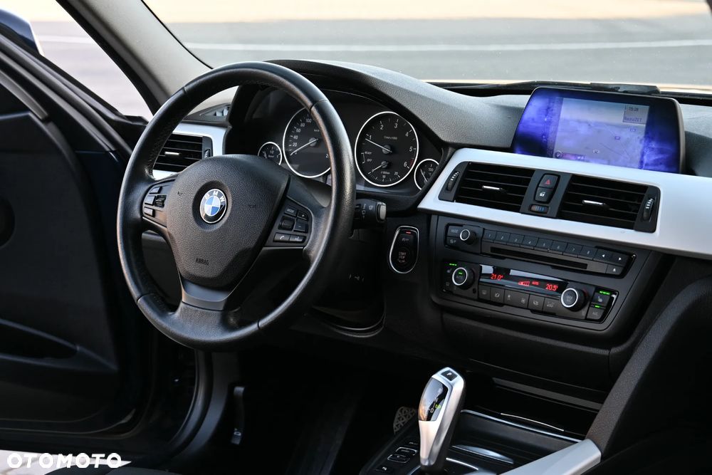 BMW Seria 3 320d Sport-Aut - 23