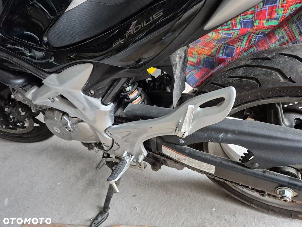Suzuki Gladius - 6