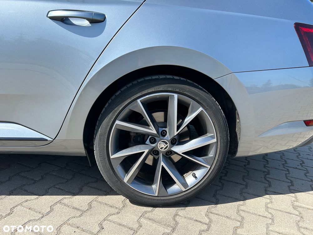 Skoda Superb 2.0 TDI DSG Sportline - 26