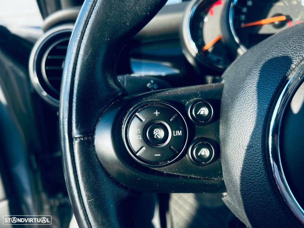 MINI 5 Portas Cooper SD Auto - 28