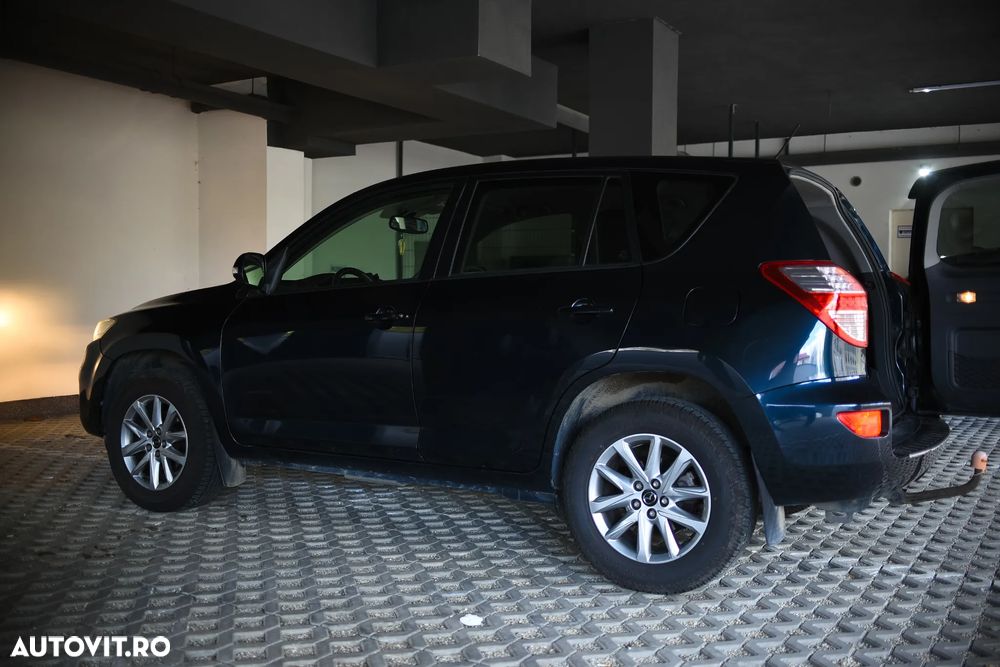 Toyota RAV4 - 8