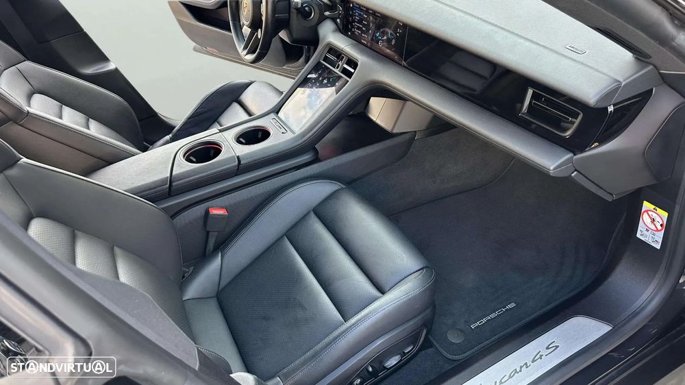 Porsche Taycan 4S - 21