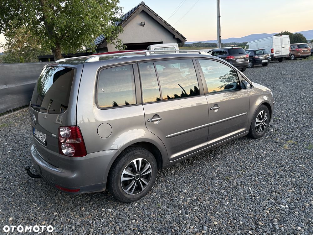 Volkswagen Touran - 4
