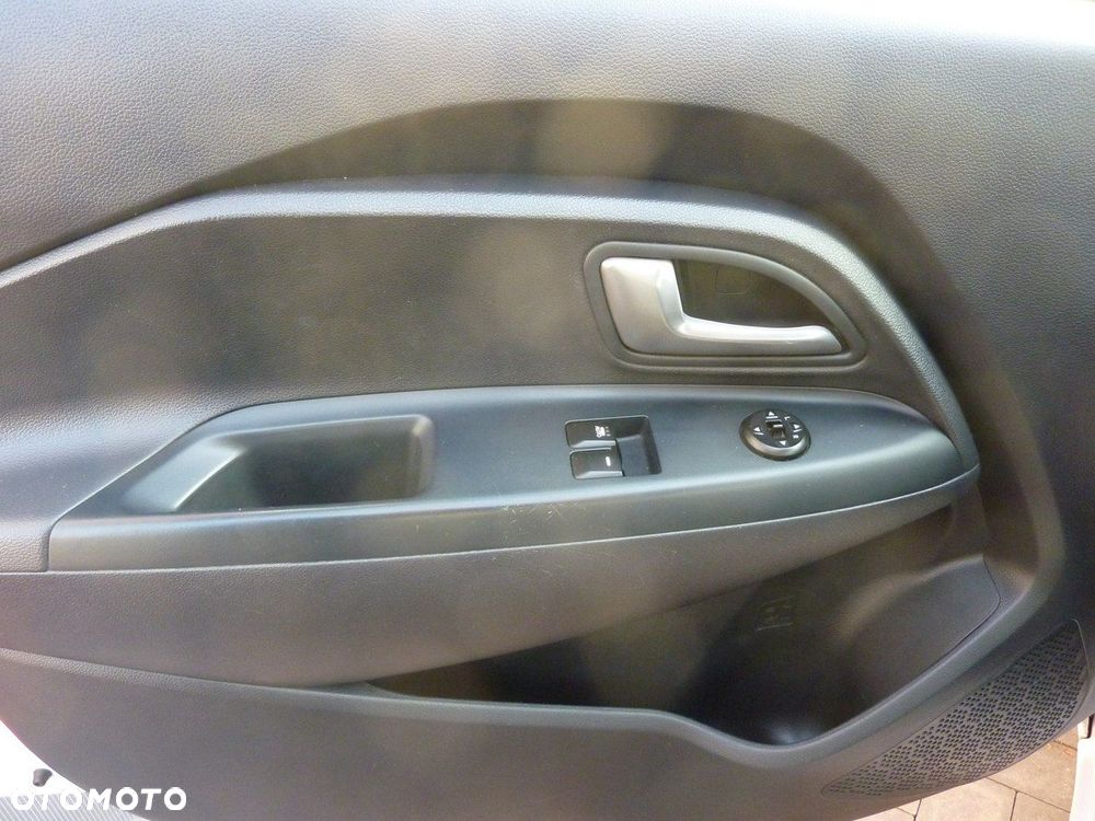 Kia Rio - 33