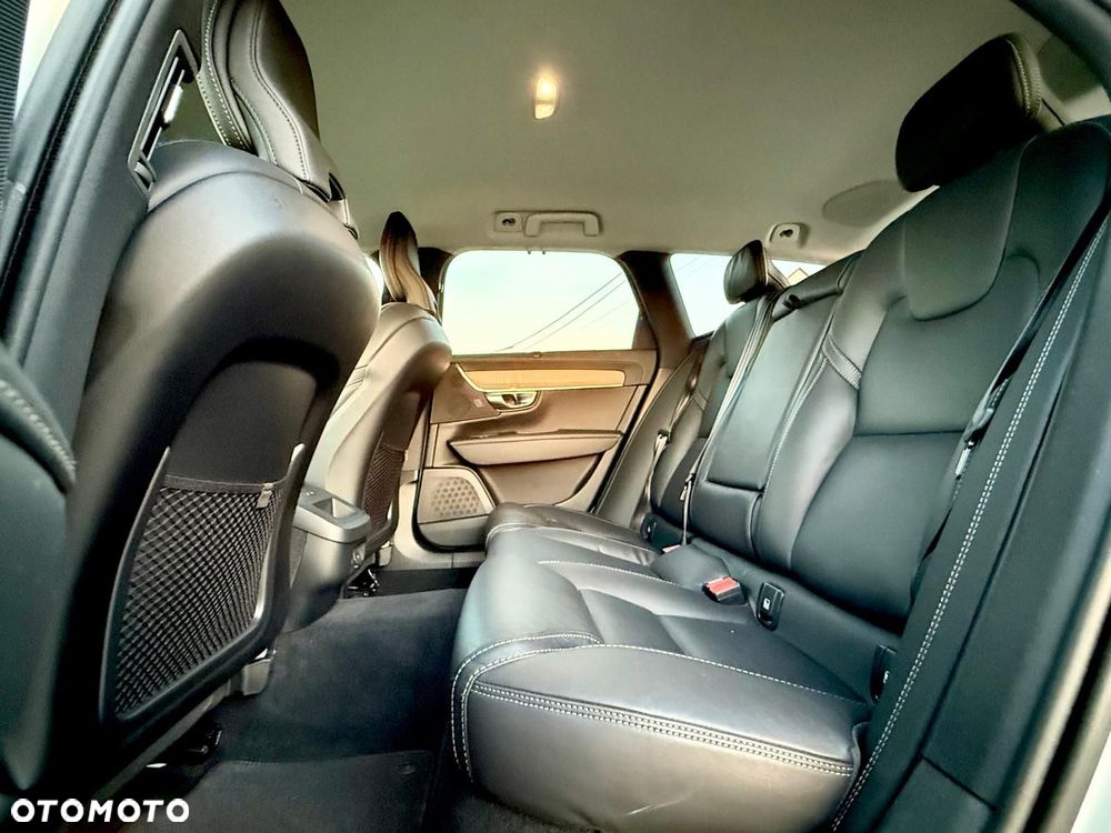 Volvo V90 Cross Country - 24