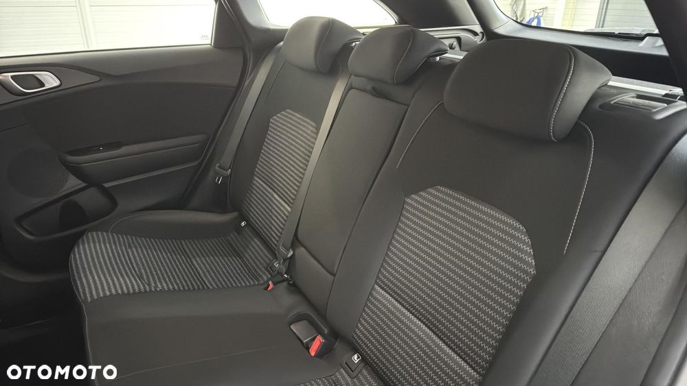 Kia Ceed 1.5 T-GDI M - 17