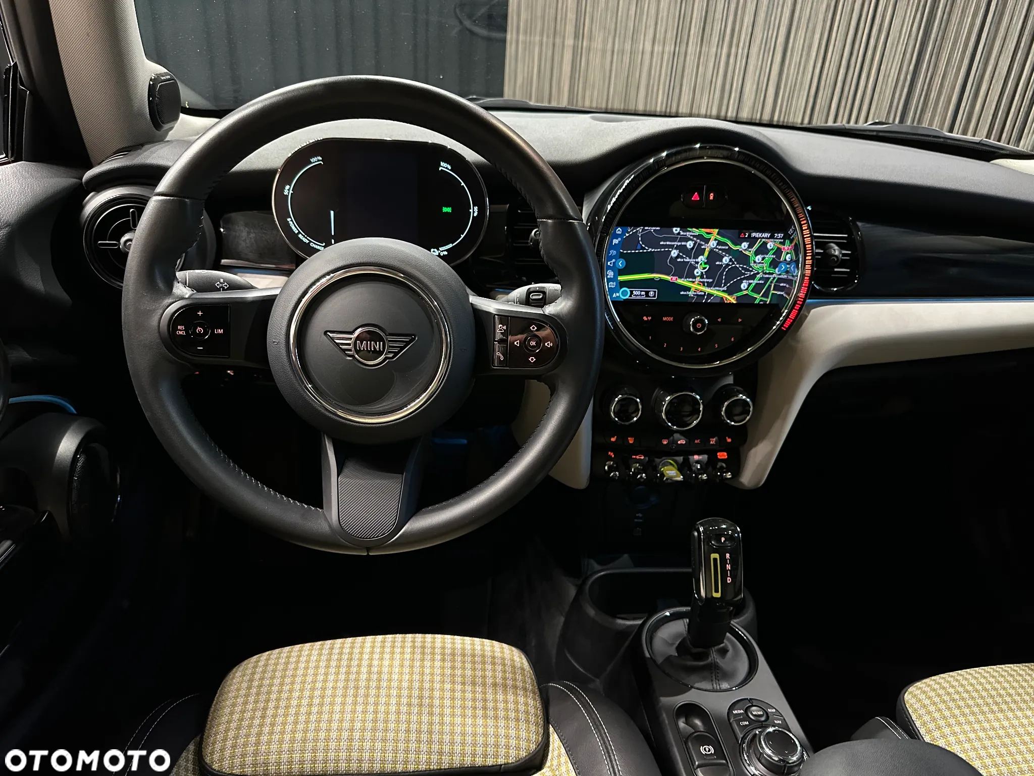 MINI Cooper SE Classic Trim - 5