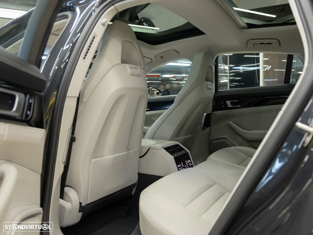 Porsche Panamera 4 Platinum Edition - 18