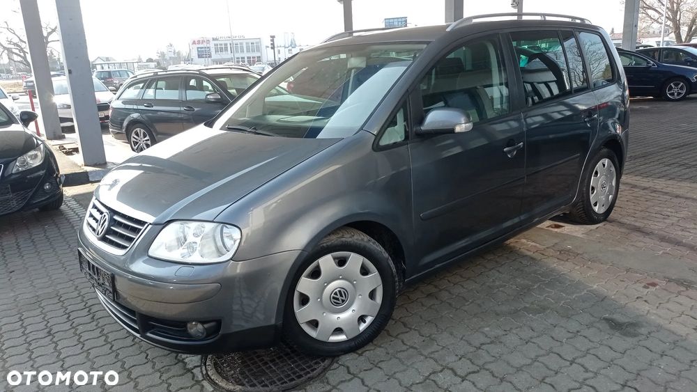 Volkswagen Touran 1.6 FSI Trendline - 4