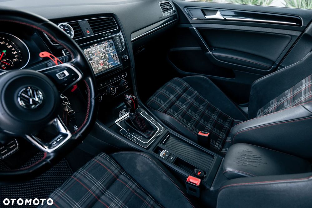Volkswagen Golf GTI (BlueMotion Technology) DSG Performance - 16