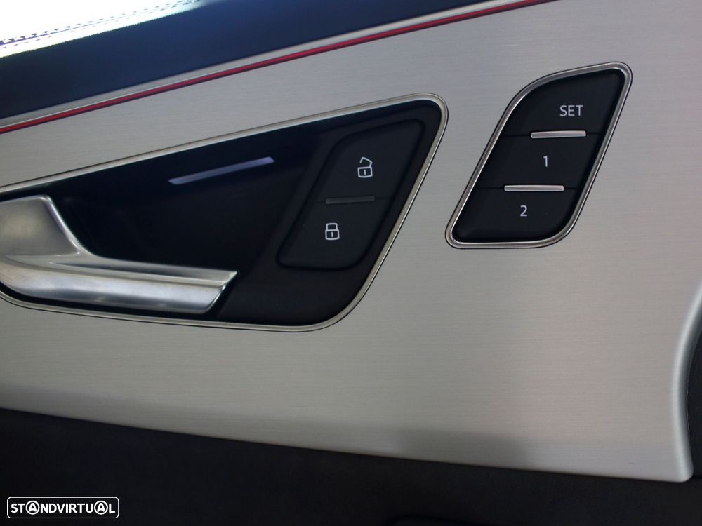 Audi Q8 55 TFSIe quattro Tiptronic - 36