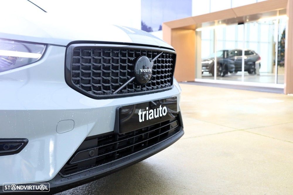 Volvo XC 40 2.0 B3 Black Edition - 19