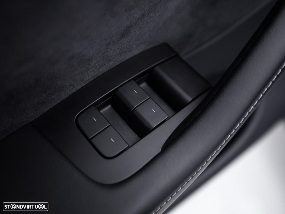 Tesla Model Y Long Range Dual Motor AWD - 18