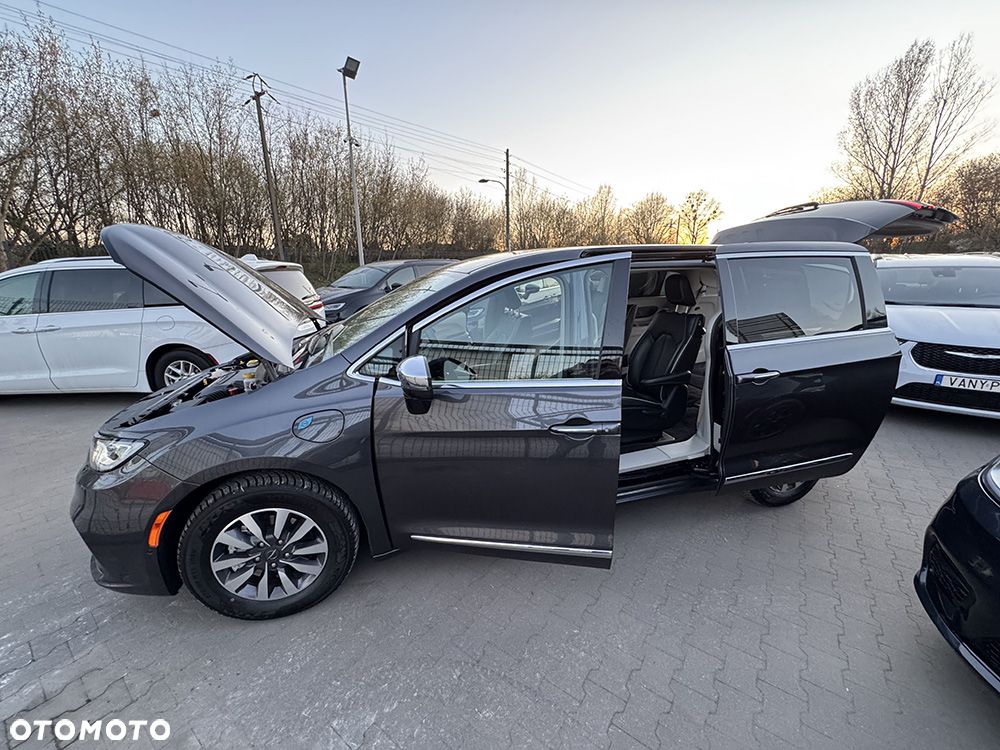 Chrysler Pacifica - 12