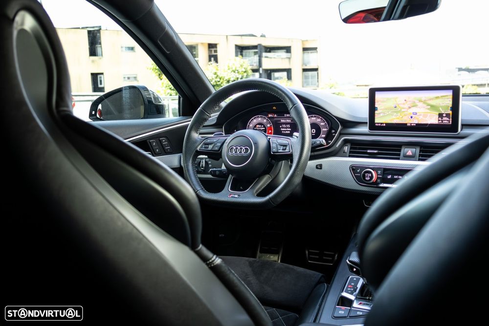 Audi RS4 Avant - 32