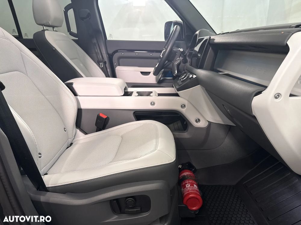 Land Rover Defender - 12