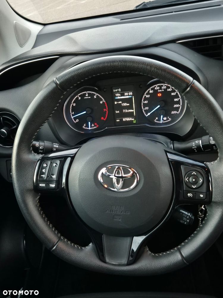 Toyota Yaris 1.5 Premium - 9