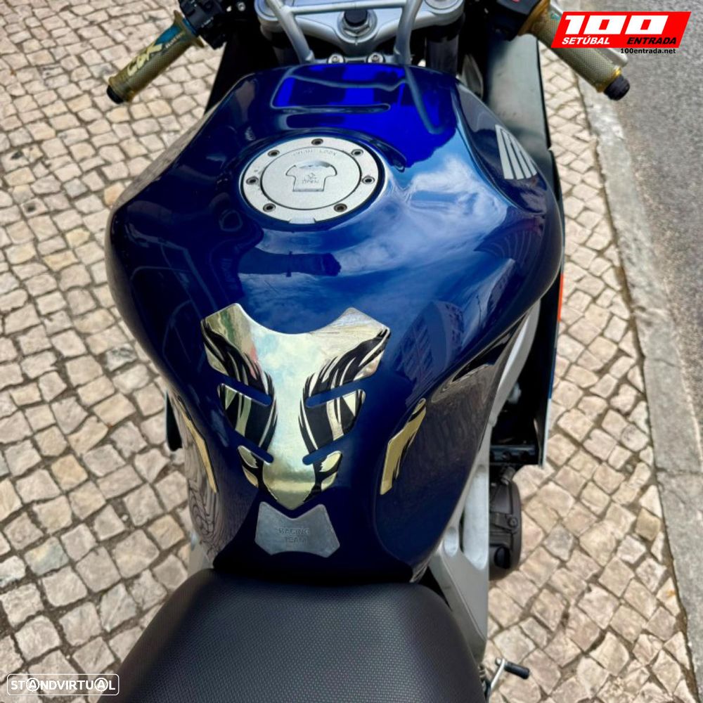 Honda CBR 900 RR - 21