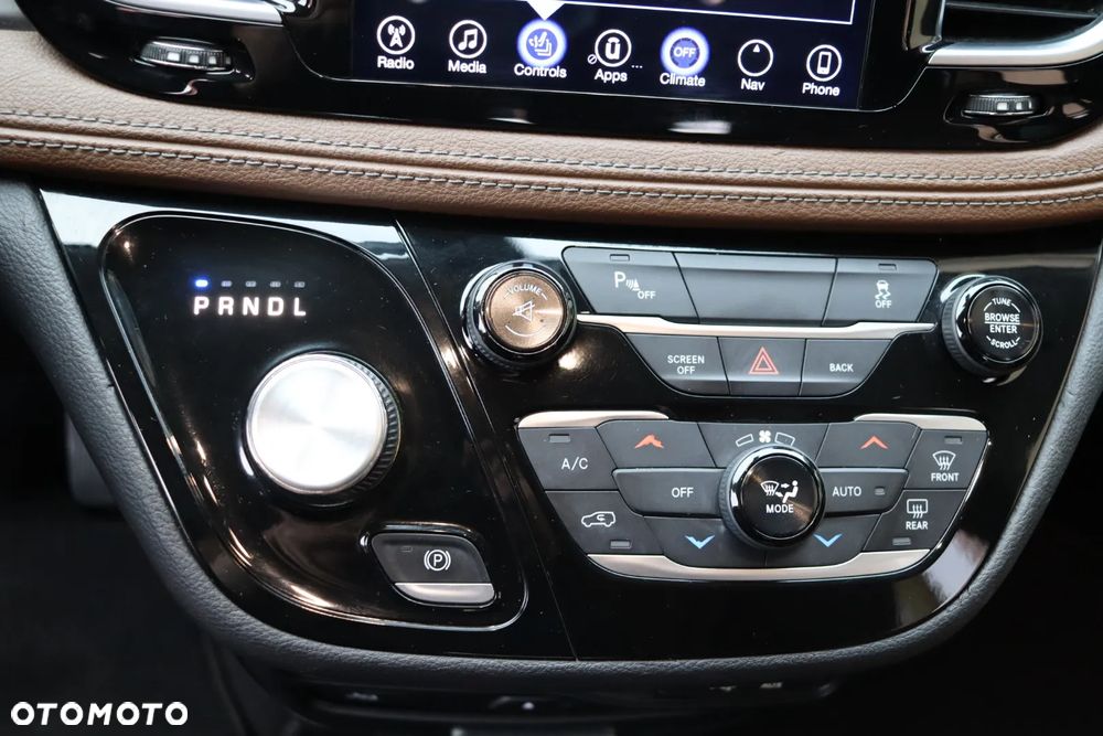 Chrysler Pacifica - 32