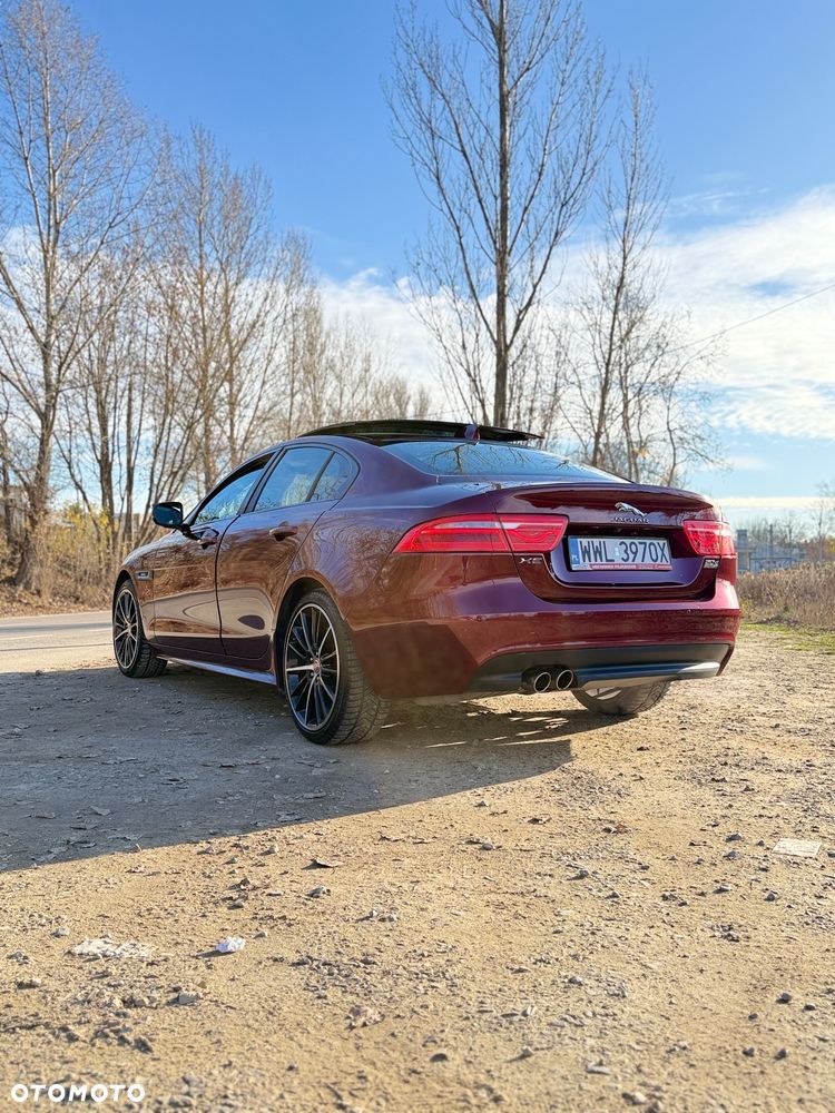 Jaguar XE 20d AWD R-Sport - 18