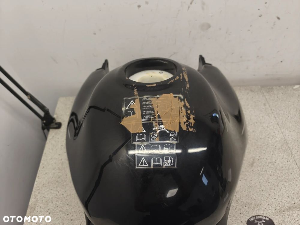 Bak, zbiornik paliwa Triumph Tiger 955i - 8