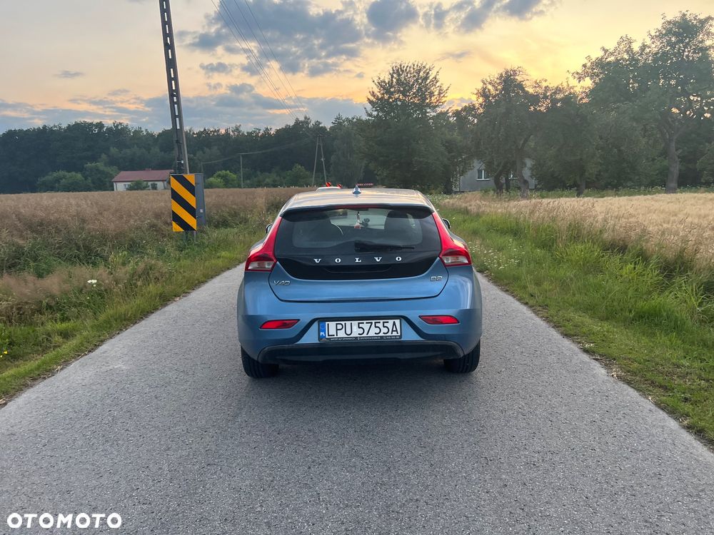Volvo V40 D2 R Design - 4