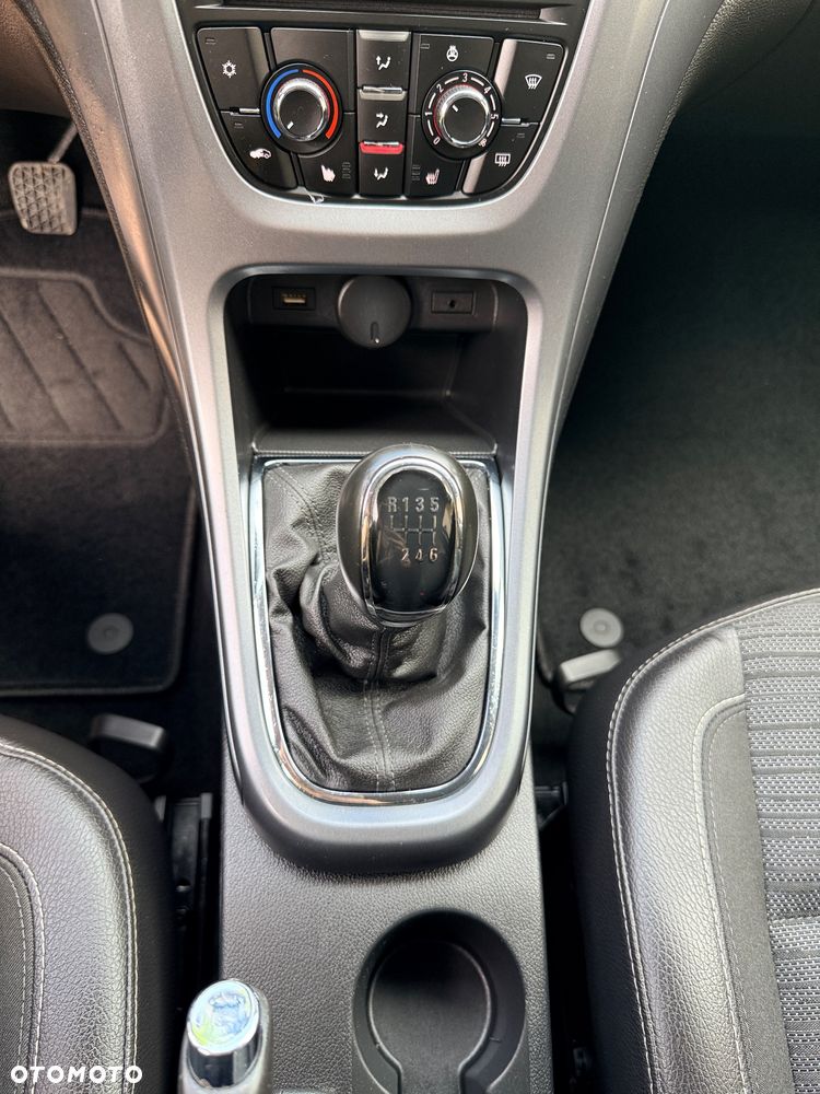 Opel Astra 1.4 Turbo Innovation - 23