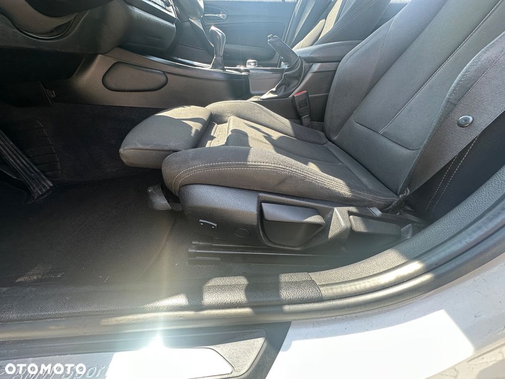 BMW Seria 1 114i Sport Line - 30