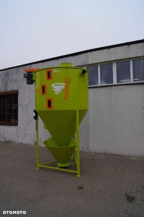Paszowy mieszalnik pasz ADRAF Super Model Twister 500 750 1000 1200 1500 2000 25 - 4