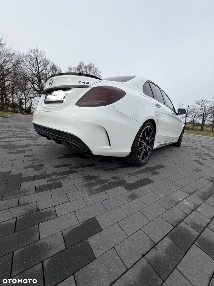 Mercedes-Benz Klasa C AMG 43 4Matic 9G-TRONIC - 22