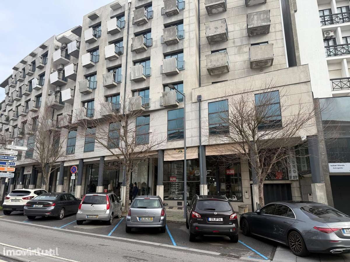 Apartamento T6 314m2 Junto ao Tribunal - Grande imagem: 2/28