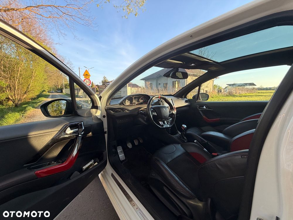 Peugeot 208 GTI 200 THP - 9