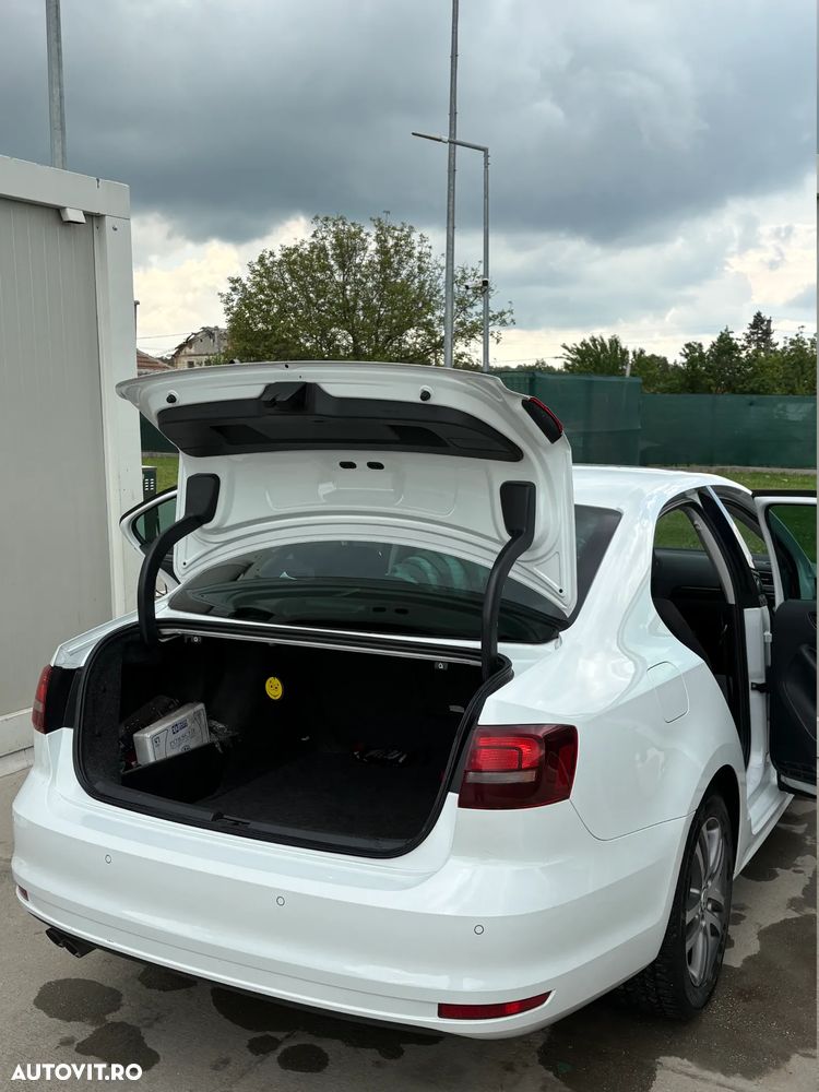 Volkswagen Jetta - 14