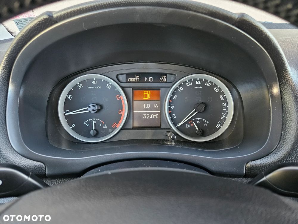 Skoda Fabia 1.2 HTP Cool Colour Edition - 33