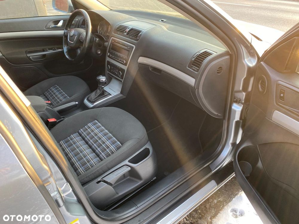 Skoda Octavia 1.6 TDI Edition DSG - 8