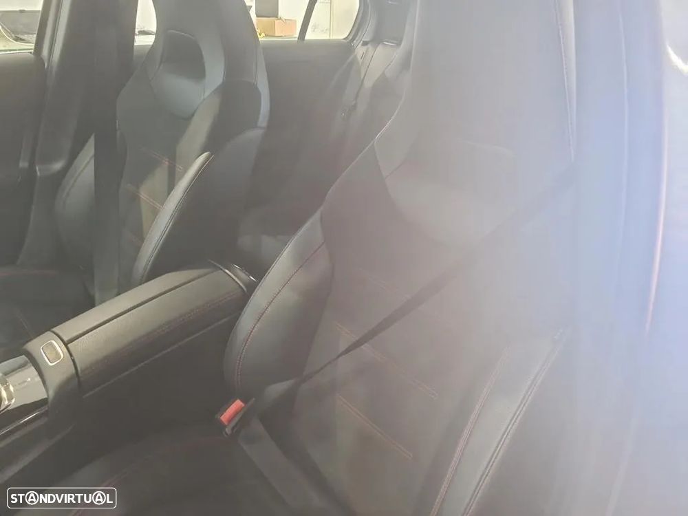 Mercedes-Benz A 250 e AMG Line - 8