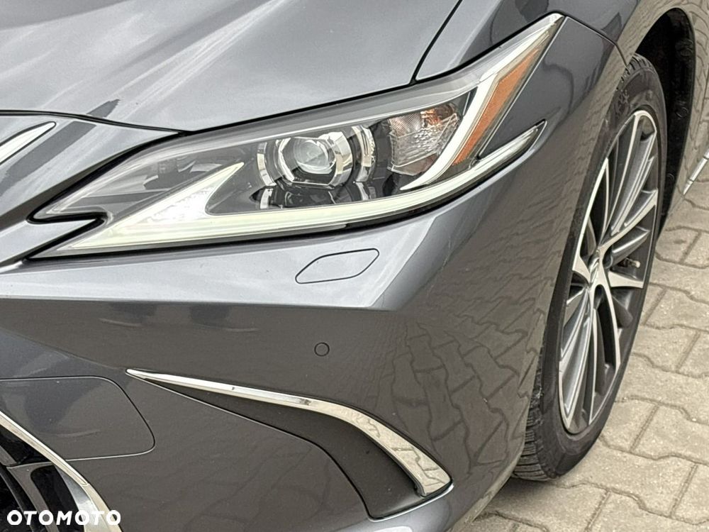 Lexus ES 300h Business Edition - 9