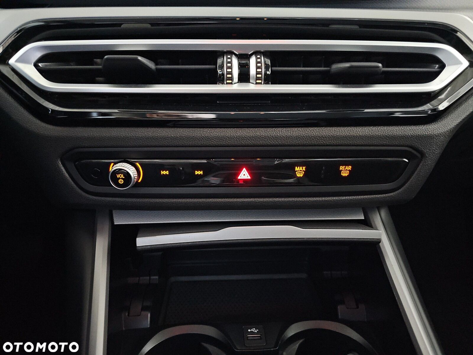 BMW Seria 3 318i - 25