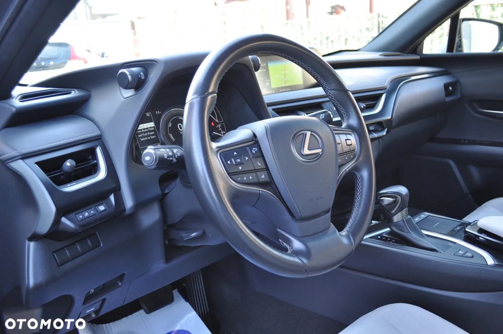 Lexus UX 250h Prestige 2WD - 13