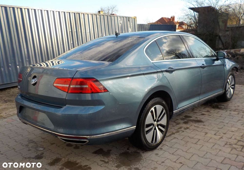 Volkswagen Passat - 14