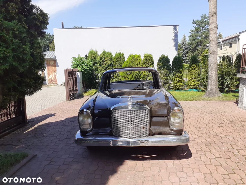 Mercedes-Benz W111 - 12
