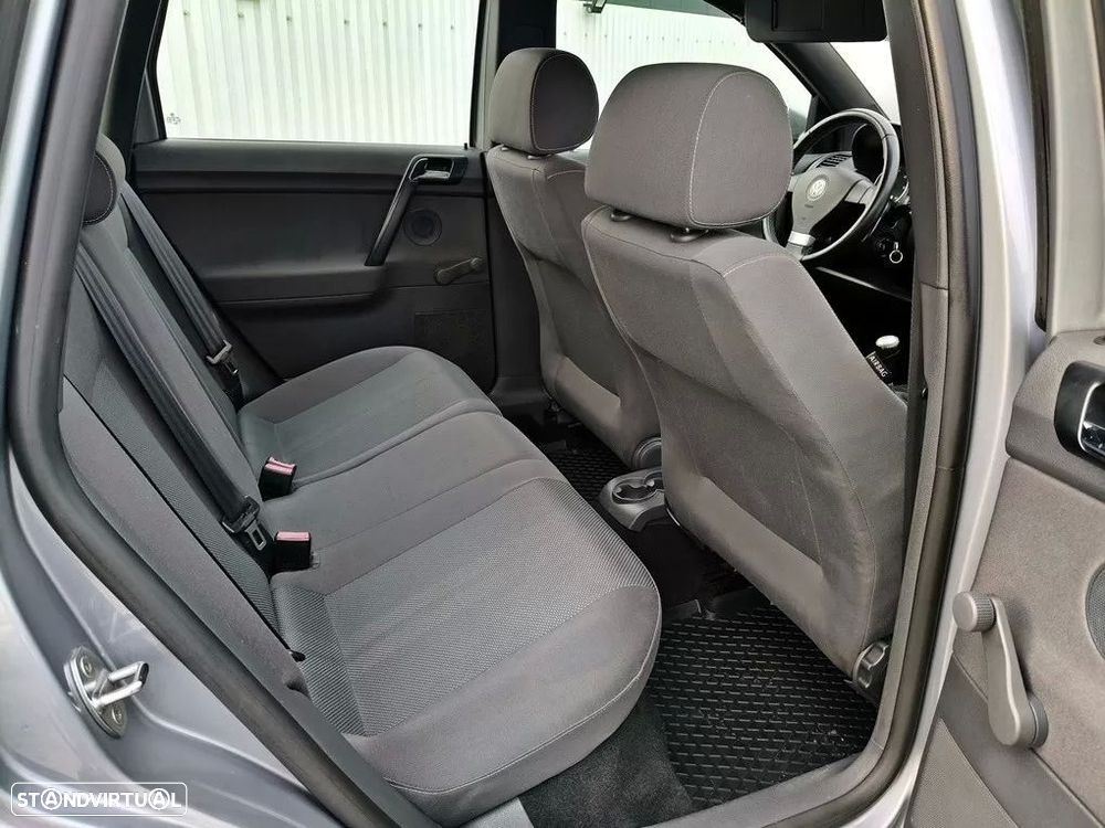 Volkswagen Polo 1.4 TDi Trendline — fotografia 18