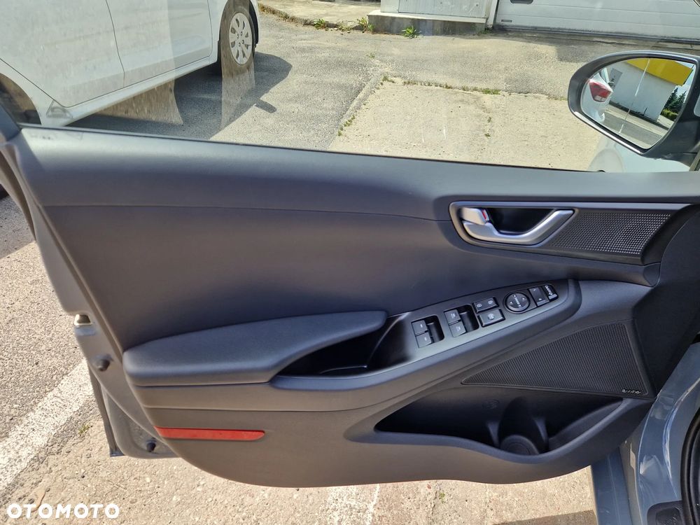 Hyundai IONIQ Hybrid Premium - 12
