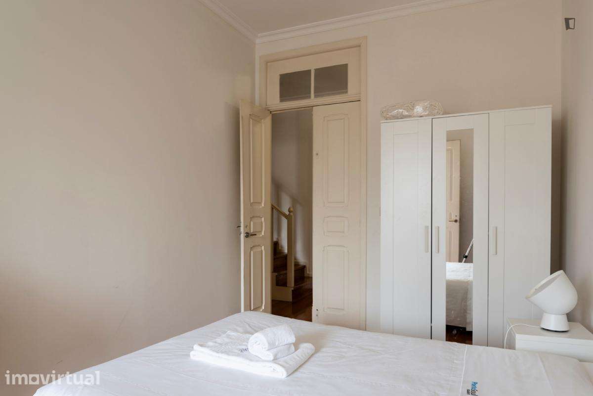 Quarto - localizado em Paranhos Porto - Grande imagem: 2/14
