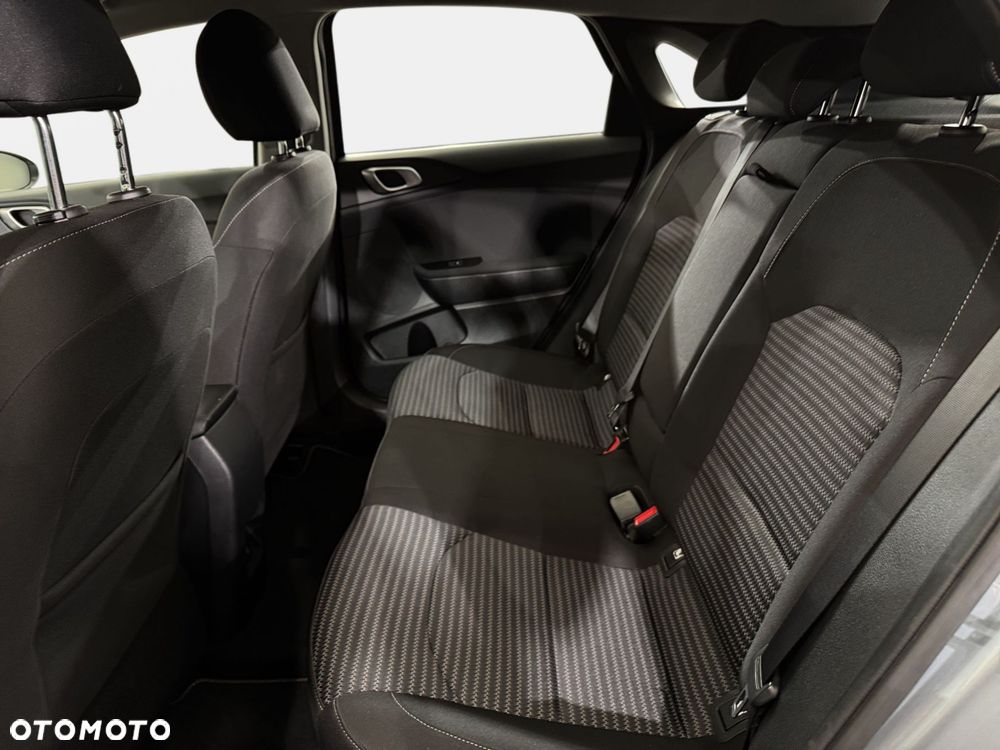 Kia Ceed - 27